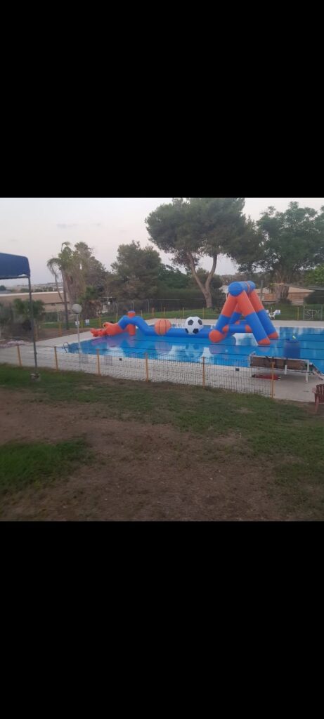 מתנפח טרזן על המים